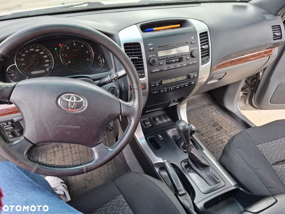 Toyota Land Cruiser - 22