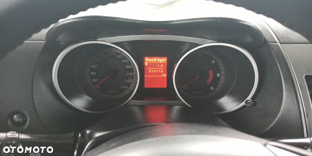 Mitsubishi Outlander 2.2 DID Intense + - 22