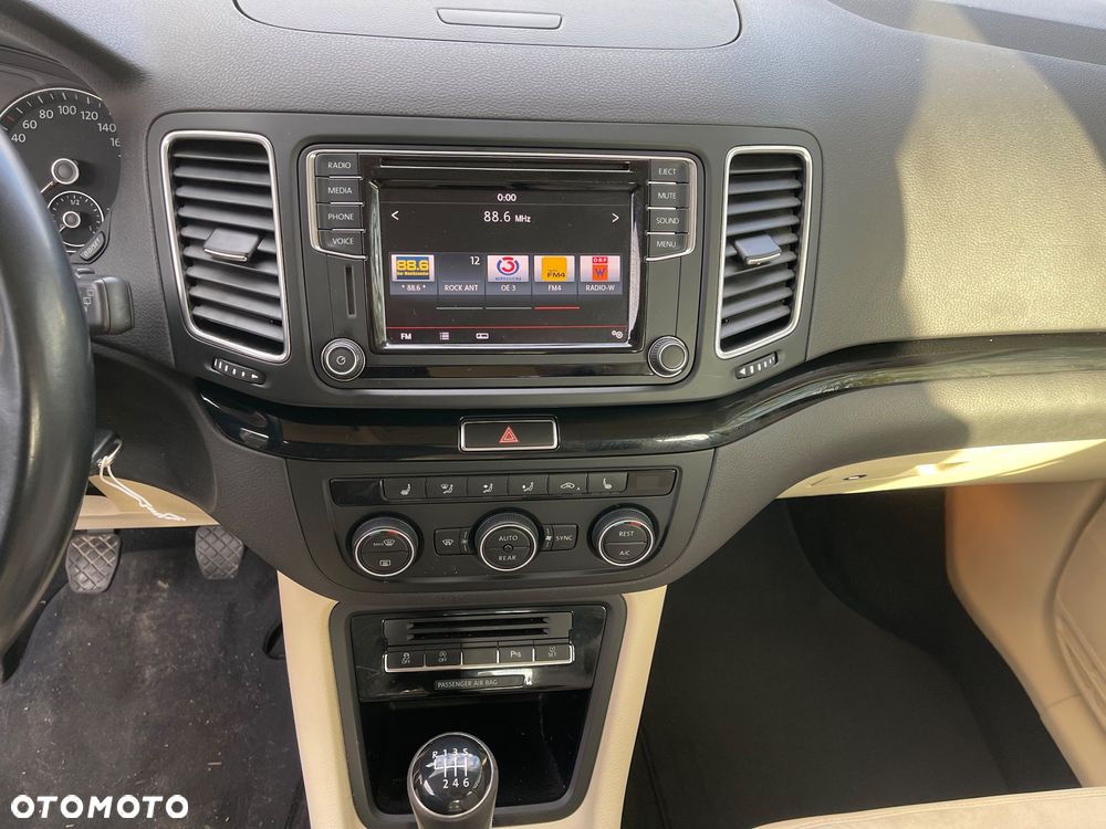 Volkswagen Sharan 2.0 TDI 4MOTION BlueMotion Technology Cup - 24