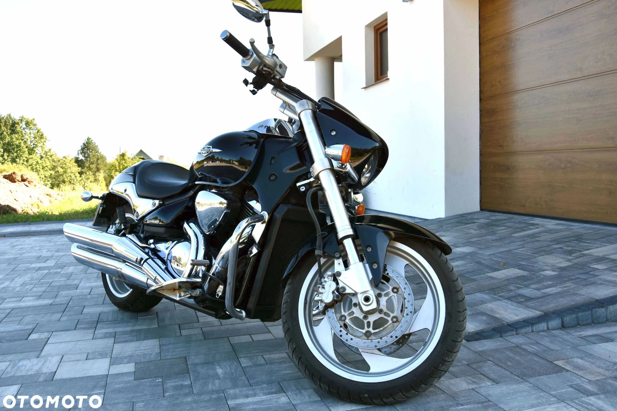 Suzuki Intruder - 1