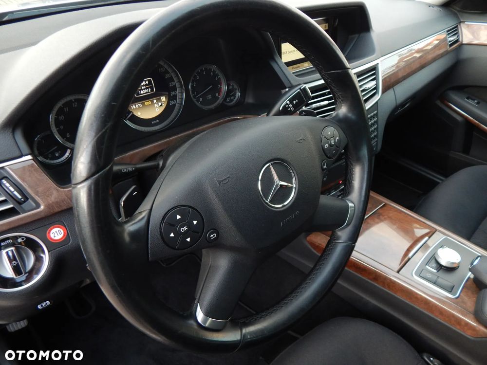 Mercedes-Benz Klasa E 250 CGI BlueEff Elegance - 25