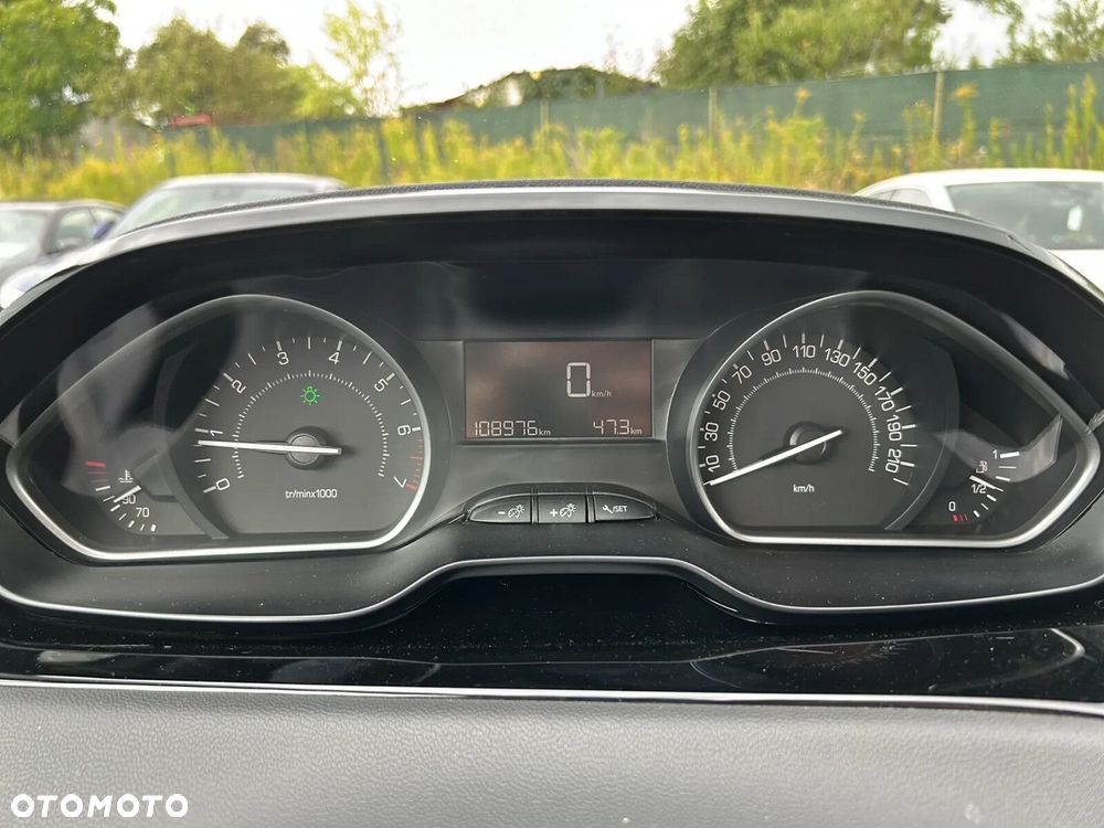Peugeot 208 1.2 PureTech Style - 25