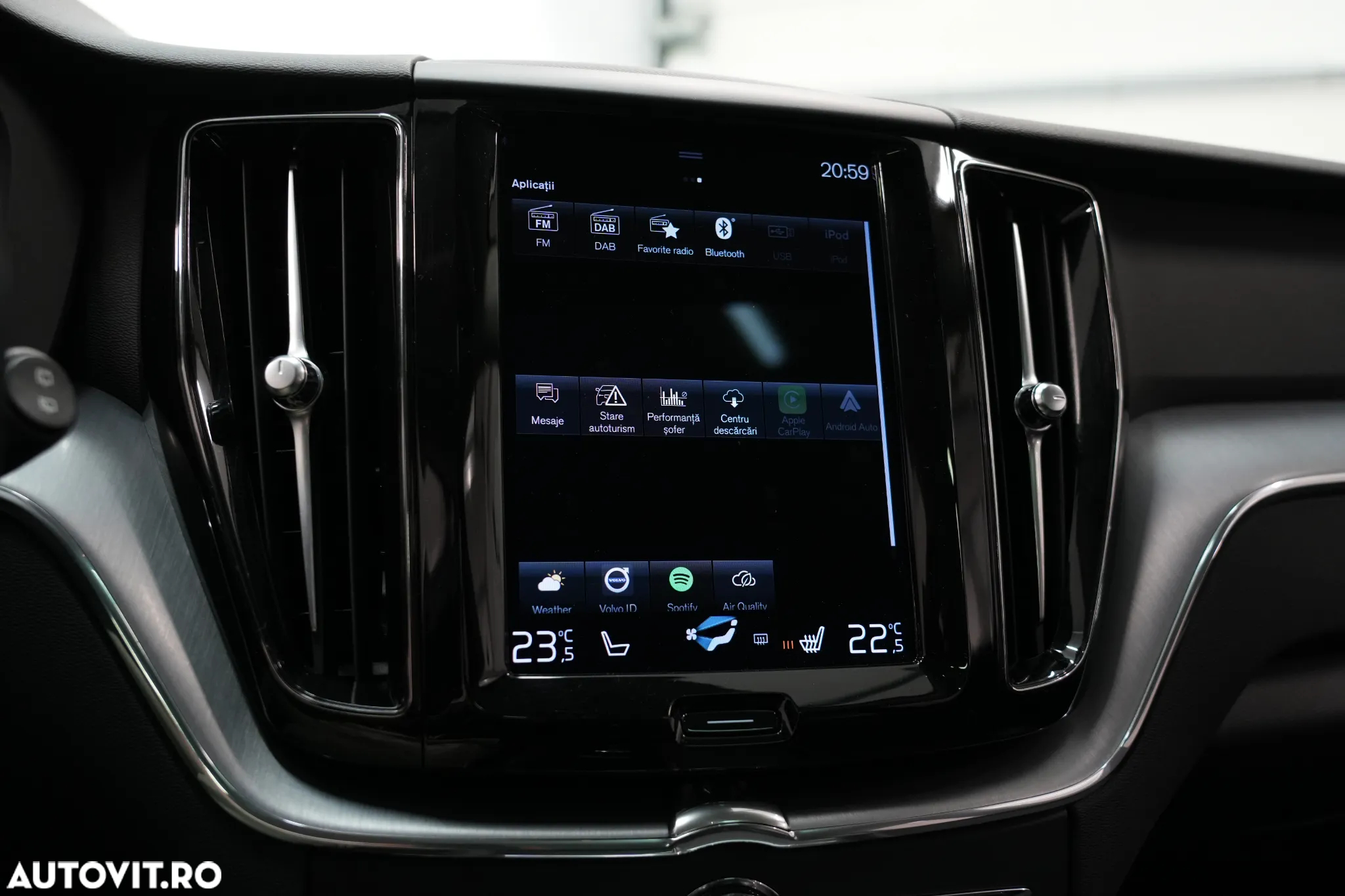 Volvo XC 60 B4 D AWD Geartronic Momentum Pro - 27