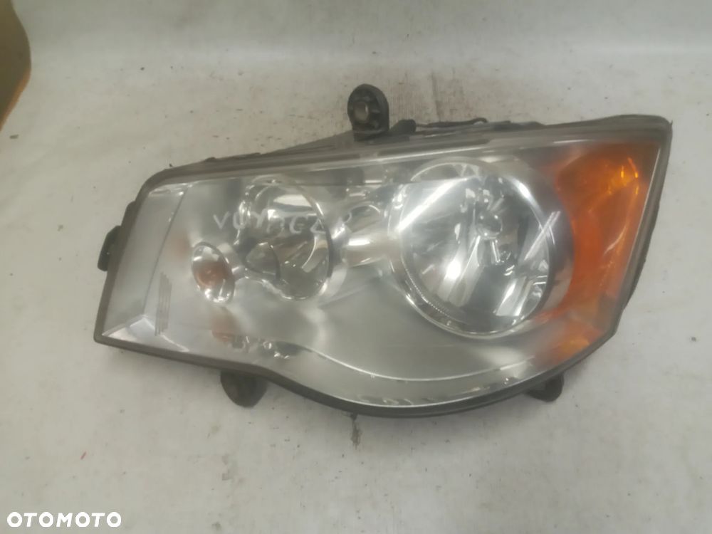 .  PRZOD PRZEDNIA LAMPA LEWA CHRYSLER GRAND VOYAGER - 1