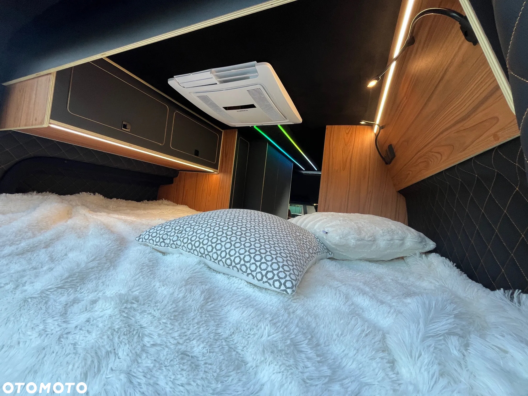 Mercedes-Benz Sprinter - 12