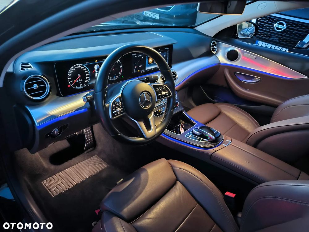 Mercedes-Benz Klasa E 200 d 9G-TRONIC - 32