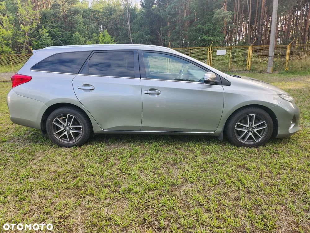 Toyota Auris 2.0 D-4D Premium - 4