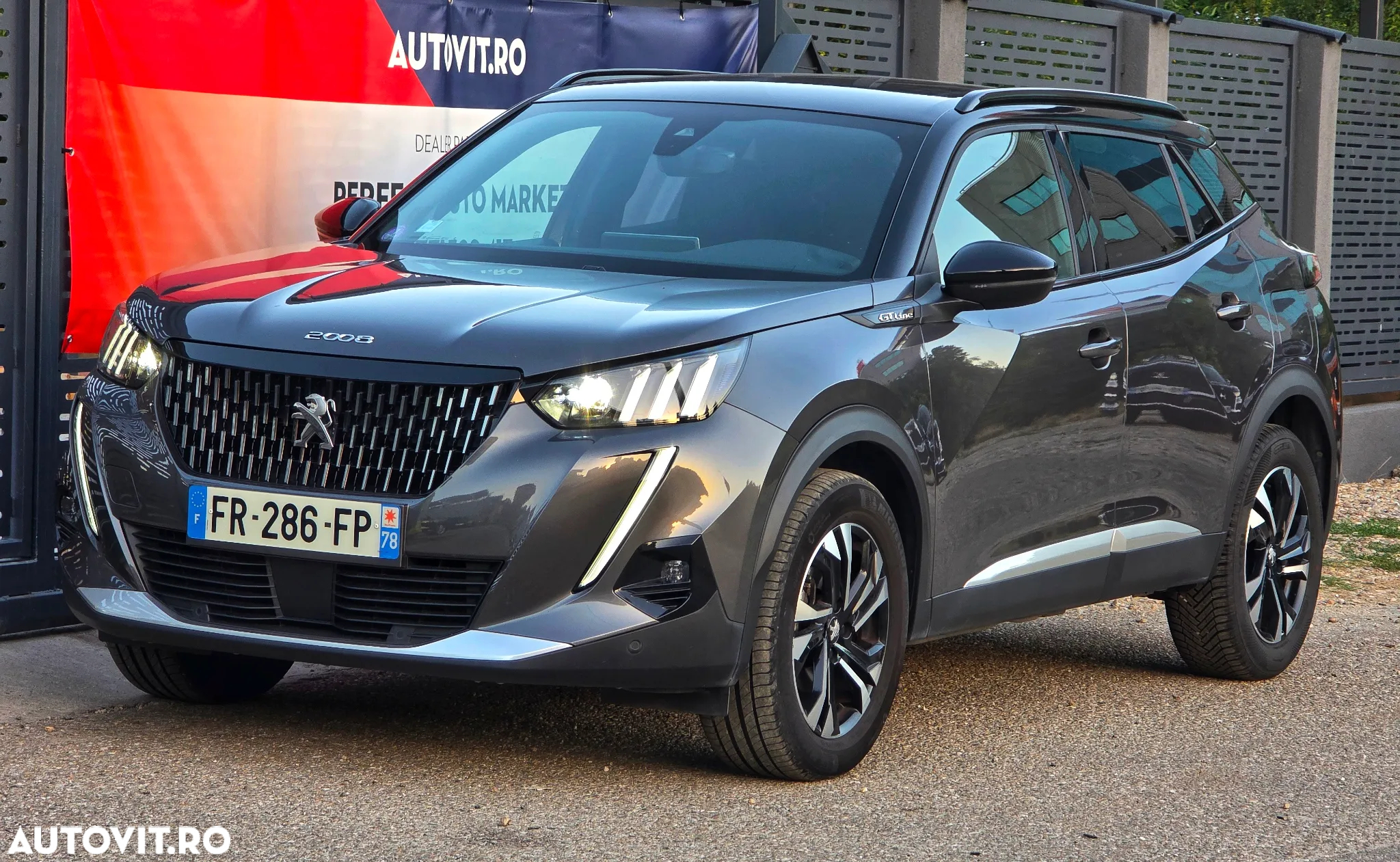 Peugeot 2008 PureTech 130 EAT8 GT - 9