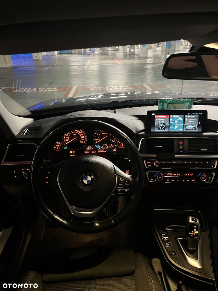 BMW Seria 3 318d Sport Line - 16