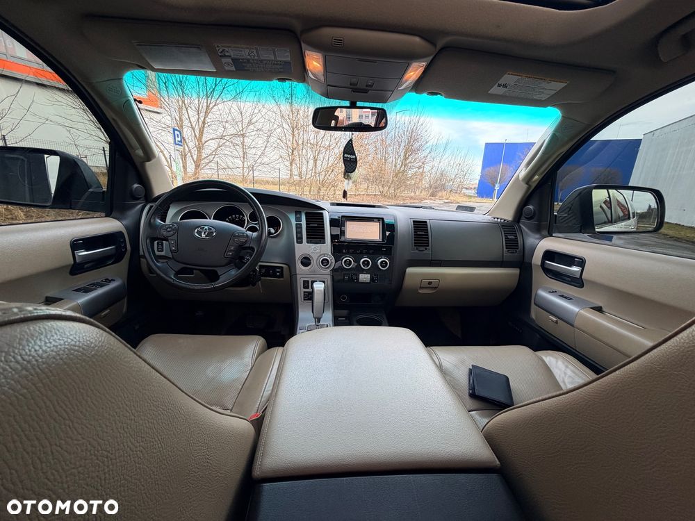 Toyota Sequoia - 28