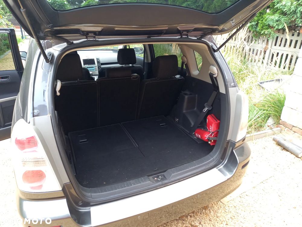Toyota Corolla Verso 1.8 Sol + 7os - 9