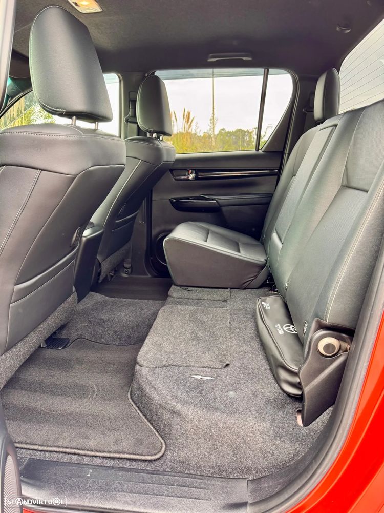 Toyota Hilux 2.4 D-4D 4WD Premium Edition - 8