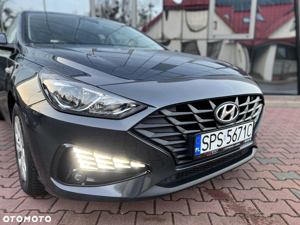 Hyundai i30 1.5 DPI Classic + - 21