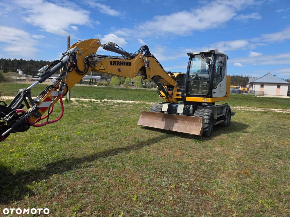 Liebherr A310 - 4