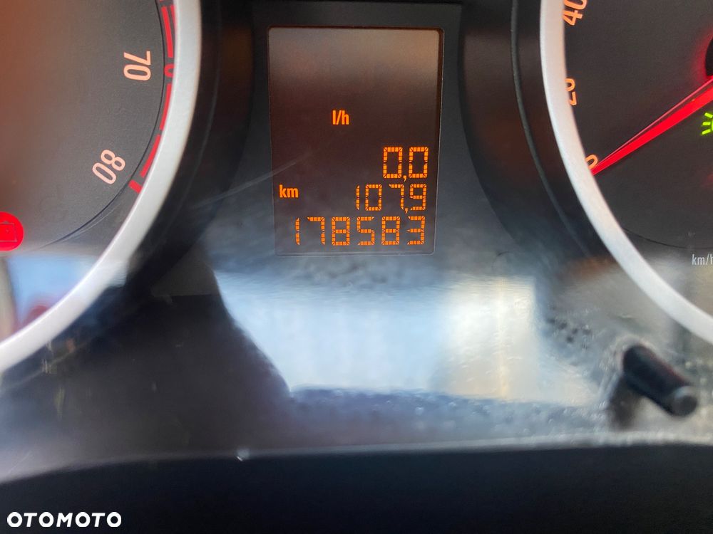 Opel Corsa 1.4 16V Enjoy - 11