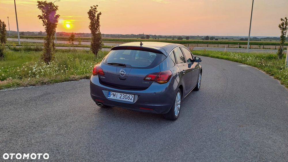 Opel Astra 1.6 T Cosmo - 4