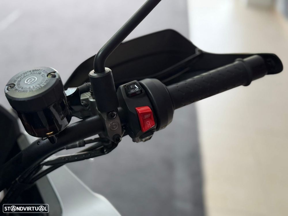 Moto Guzzi Stelvio - 16
