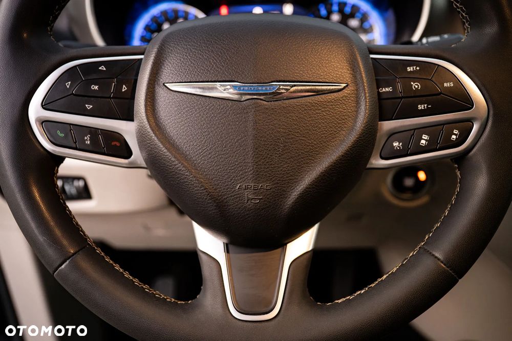 Chrysler Pacifica - 28
