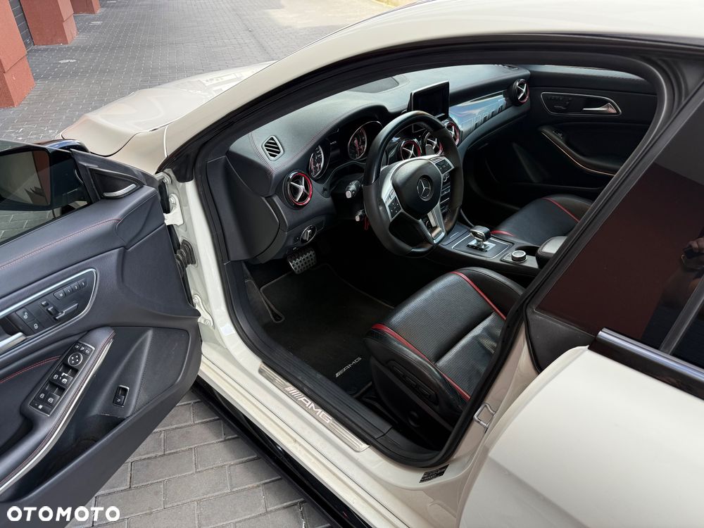 Mercedes-Benz CLA 45 AMG 4-Matic - 12