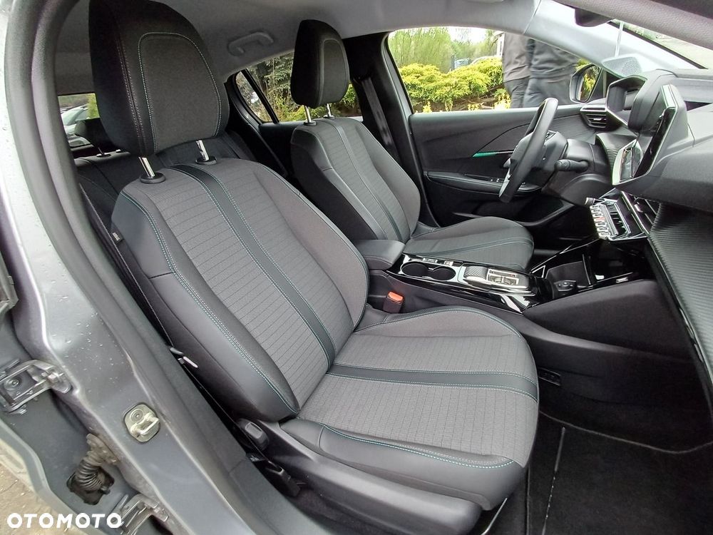 Peugeot 208 - 33