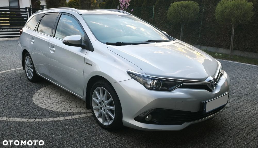 Toyota Auris 1.8 HSD Luna - 1