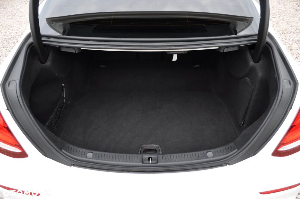 Mercedes-Benz Klasa E 220 d T 9G-TRONIC Exclusive - 32