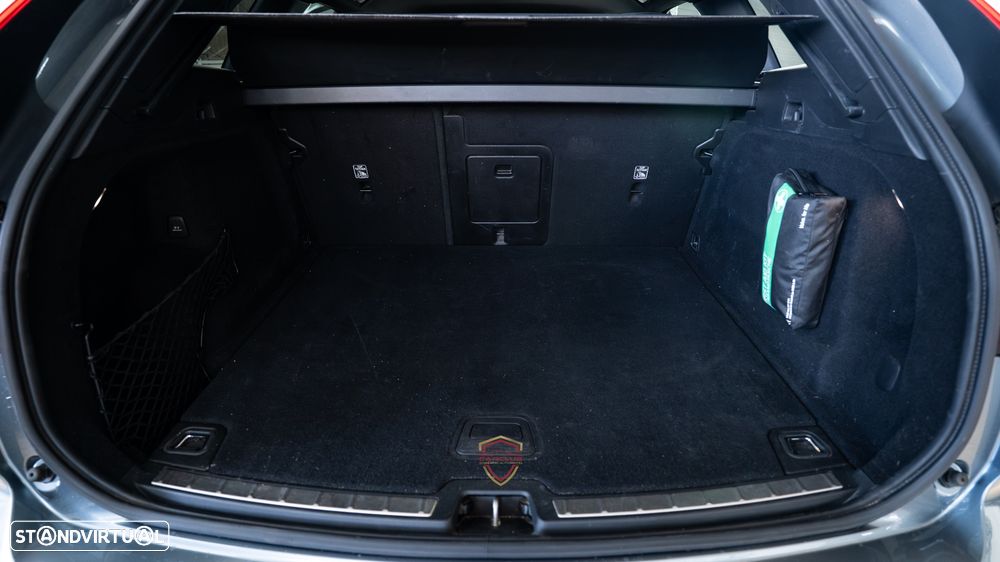 Volvo XC 60 D4 AWD RDesign - 52