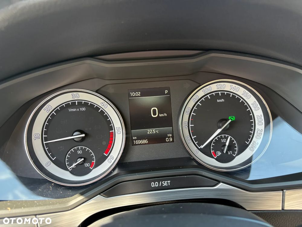 Skoda Superb 2.0 TDI Ambition DSG - 19