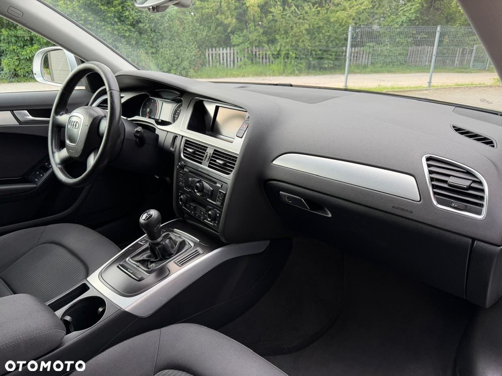 Audi A4 Limousine - 11