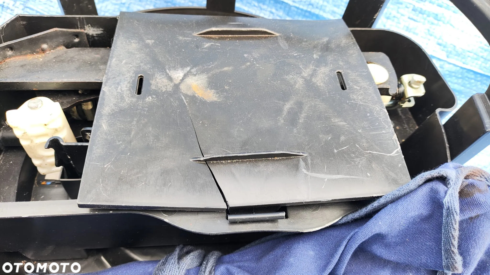 LEWAREK PODNOŚNIK SAMOCHODOWY KLUCZ DO KÓŁ UCHO HOLOWNICZE HAK WKŁAD KOŁA ZAPASOWEGO BAGAŻNIKA ZESTAW NAPRAWCZY KOMPLET A2215830115 A2208980007 MERCEDES S-KLASA W221 CL W216 - 2
