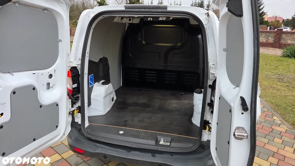 Ford Transit Courier - 10