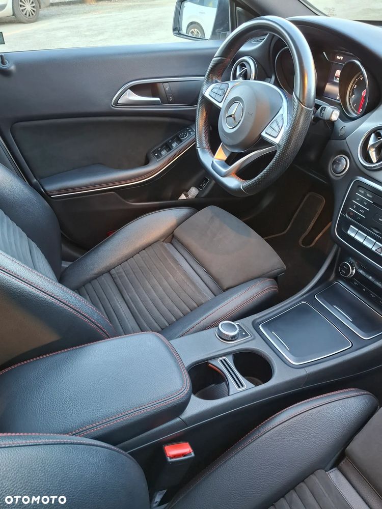 Mercedes-Benz CLA 200 7G-DCT - 18