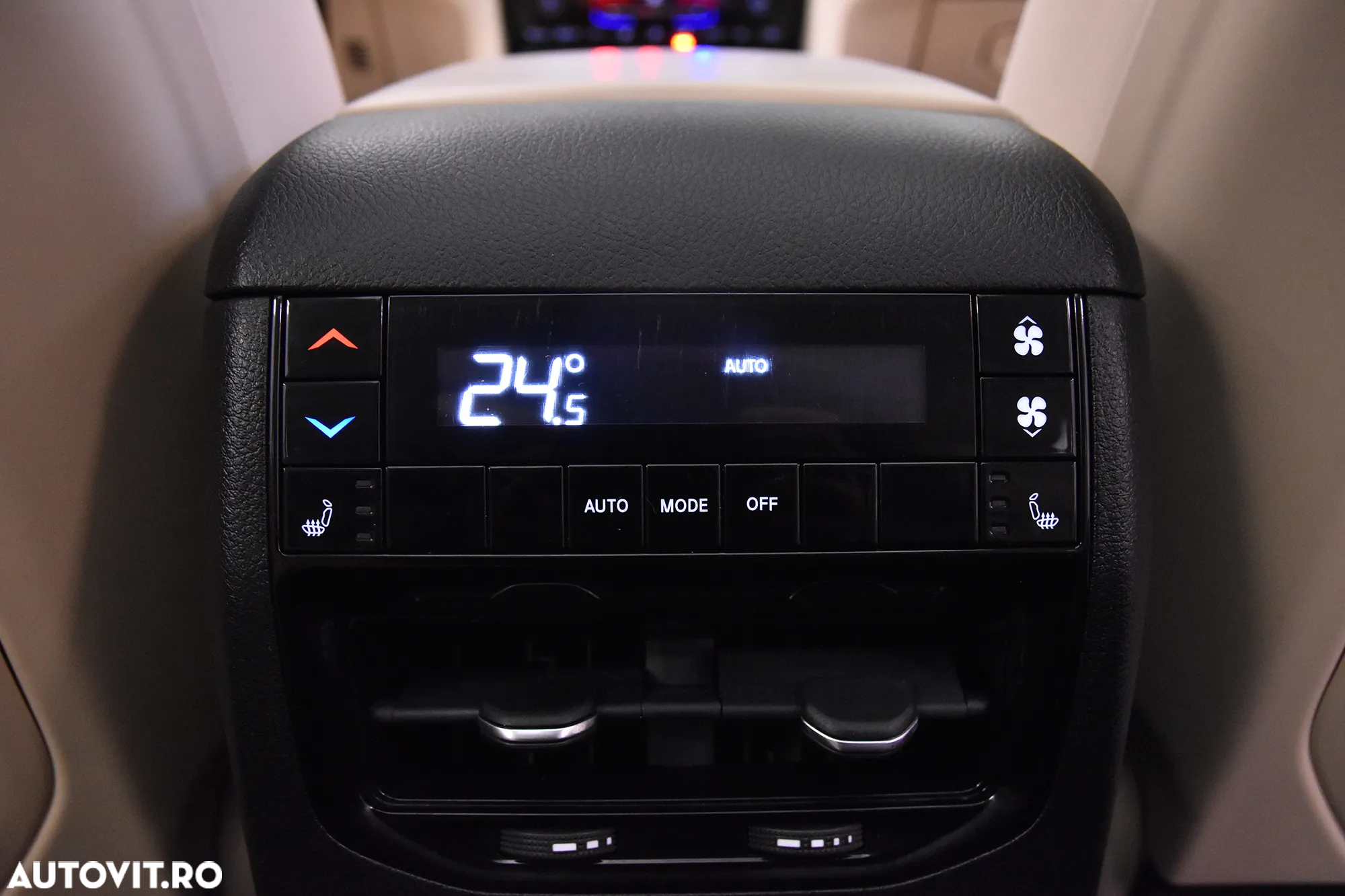 Jeep Grand Cherokee - 24