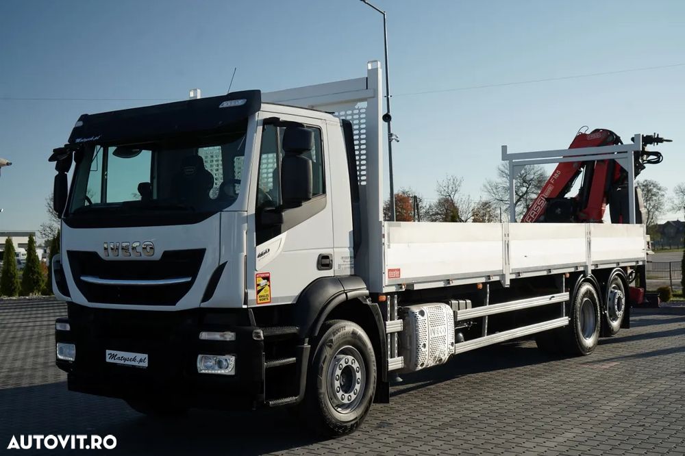 Iveco STRALIS 460 / 6X2 / LIVRARE 8,1 m + HDS FASSI. F185 CAPACITATE MAXIMĂ DE ÎNCĂRCARE 5.500 KG / RADIOCOMANDĂ / ROTATOARE - 6