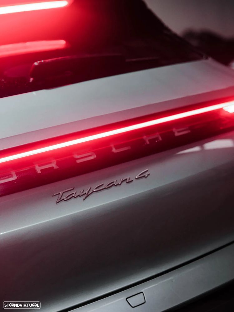 Porsche Taycan Cross Turismo 4 - 15