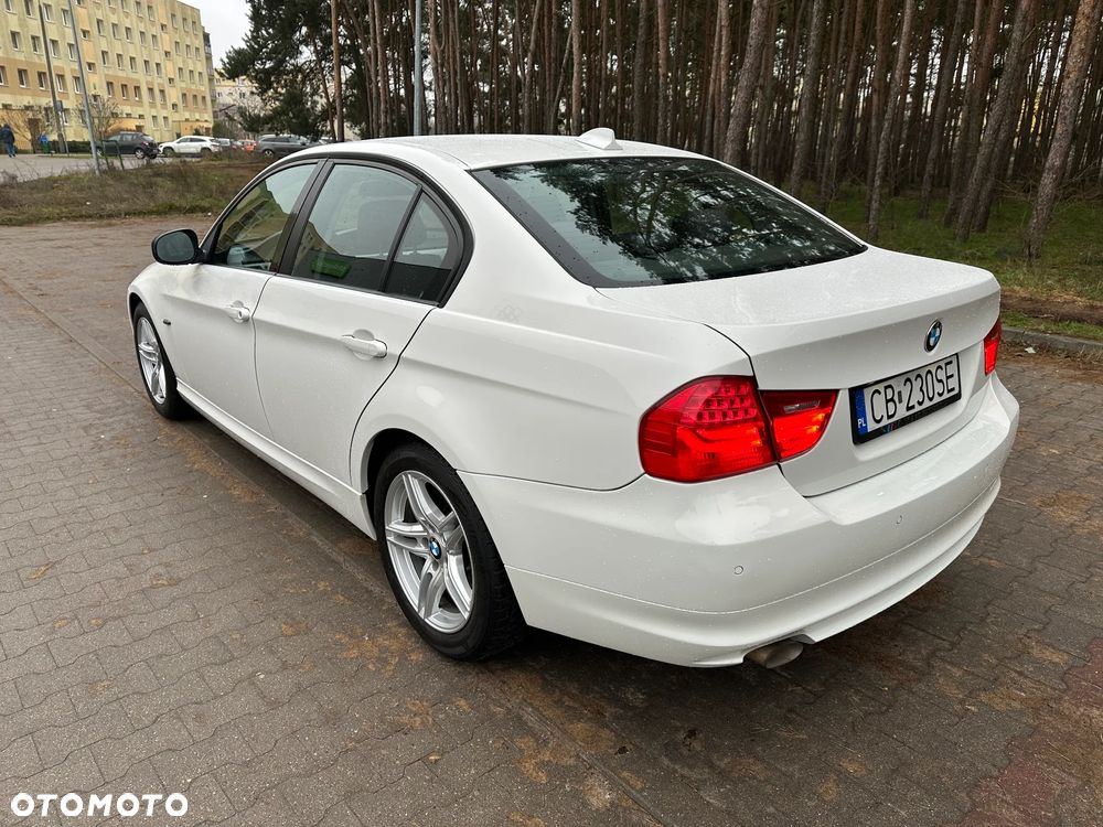 BMW Seria 3 318d DPF Edition Exclusive - 4