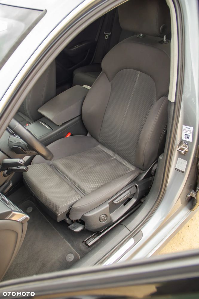 Audi A6 Avant 2.0 TDI Ultra S tronic - 25