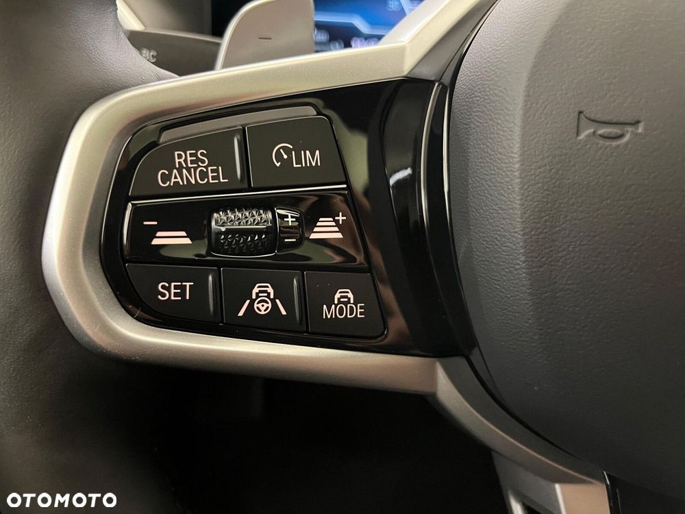 BMW Seria 3 330i xDrive M Sport - 23