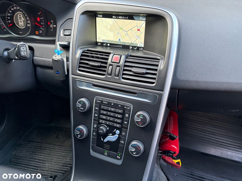 Volvo XC 60 D3 Momentum - 8
