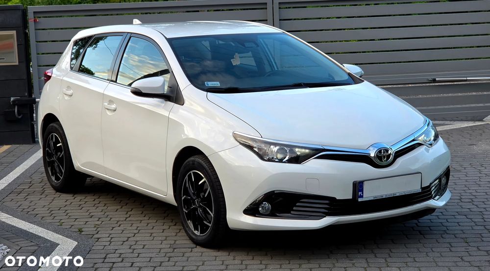 Toyota Auris 1.6 Premium - 16
