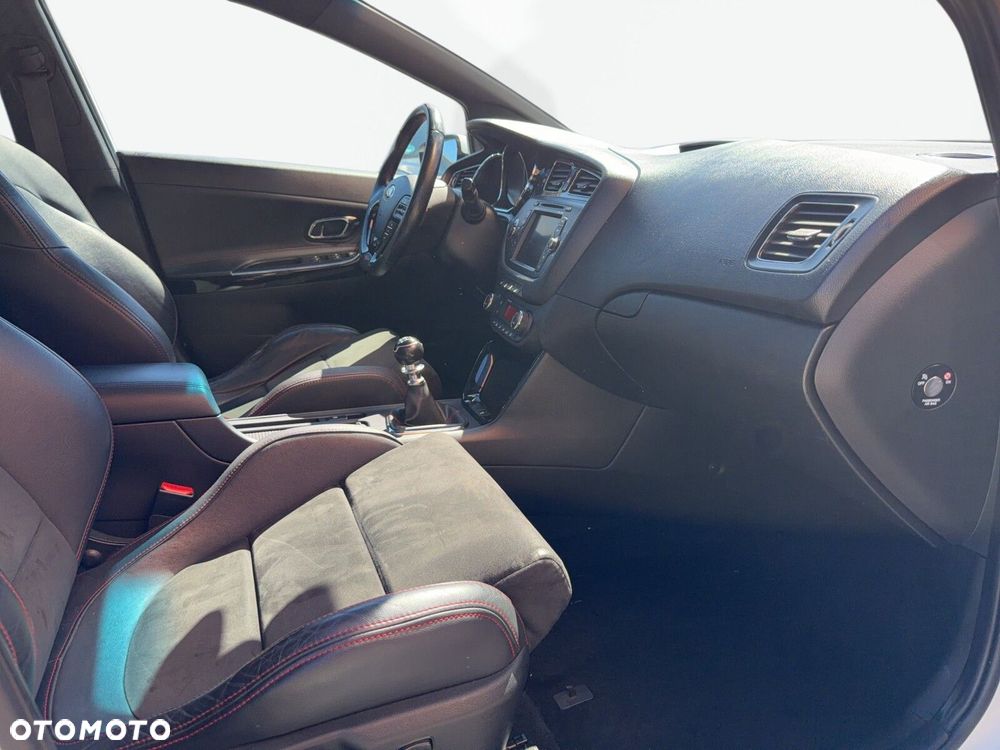 Kia Ceed 1.6 T-GDI GT - 30