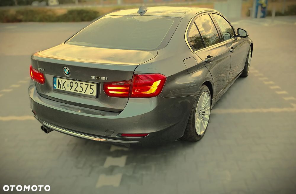 BMW Seria 3 328i xDrive Luxury Line - 3
