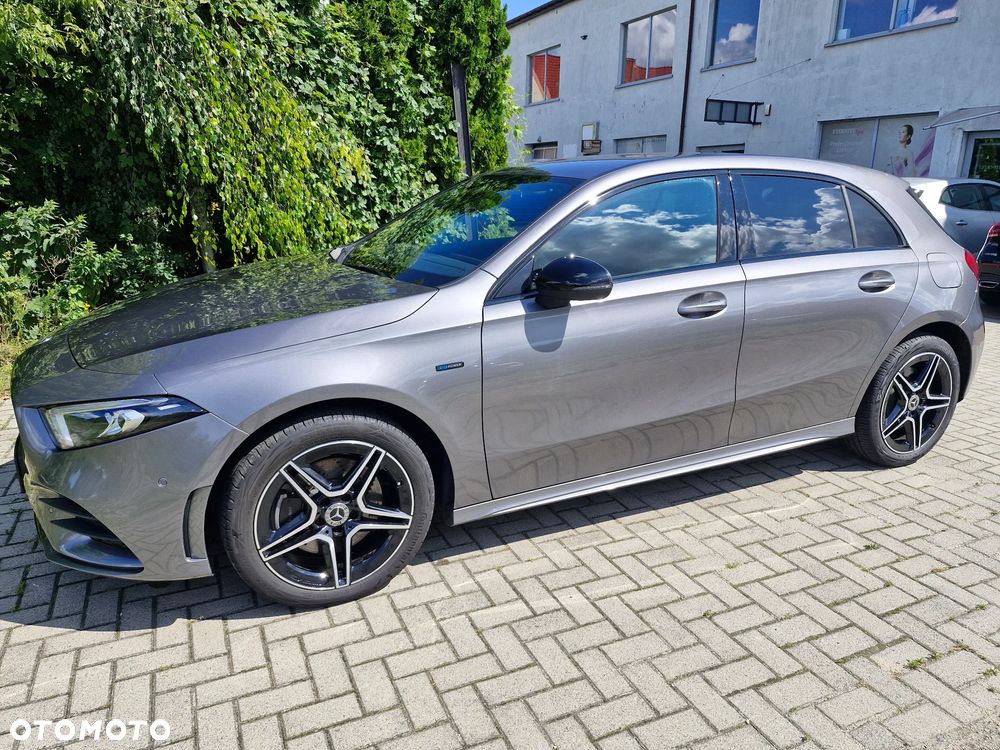 Mercedes-Benz Klasa A 250 E AMG Line 8G-DCT - 3