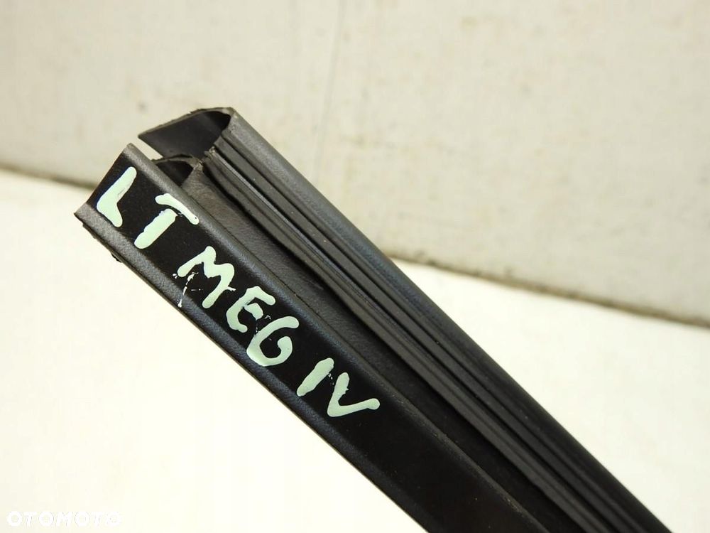 LISTWA ZGARNIAJĄCA DRZWI LEWA TYŁ RENAULT MEGANE IV HB - 2