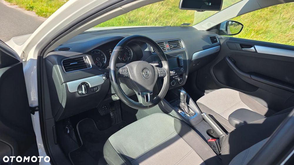 Volkswagen Jetta 2012 photo 3