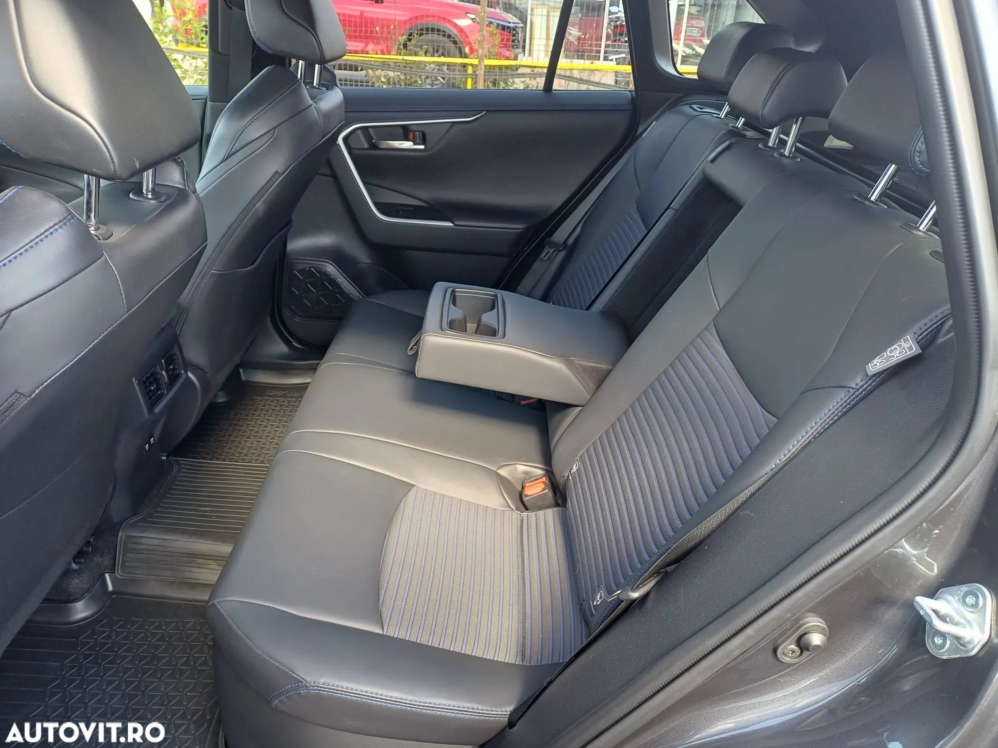 Toyota RAV4 - 9