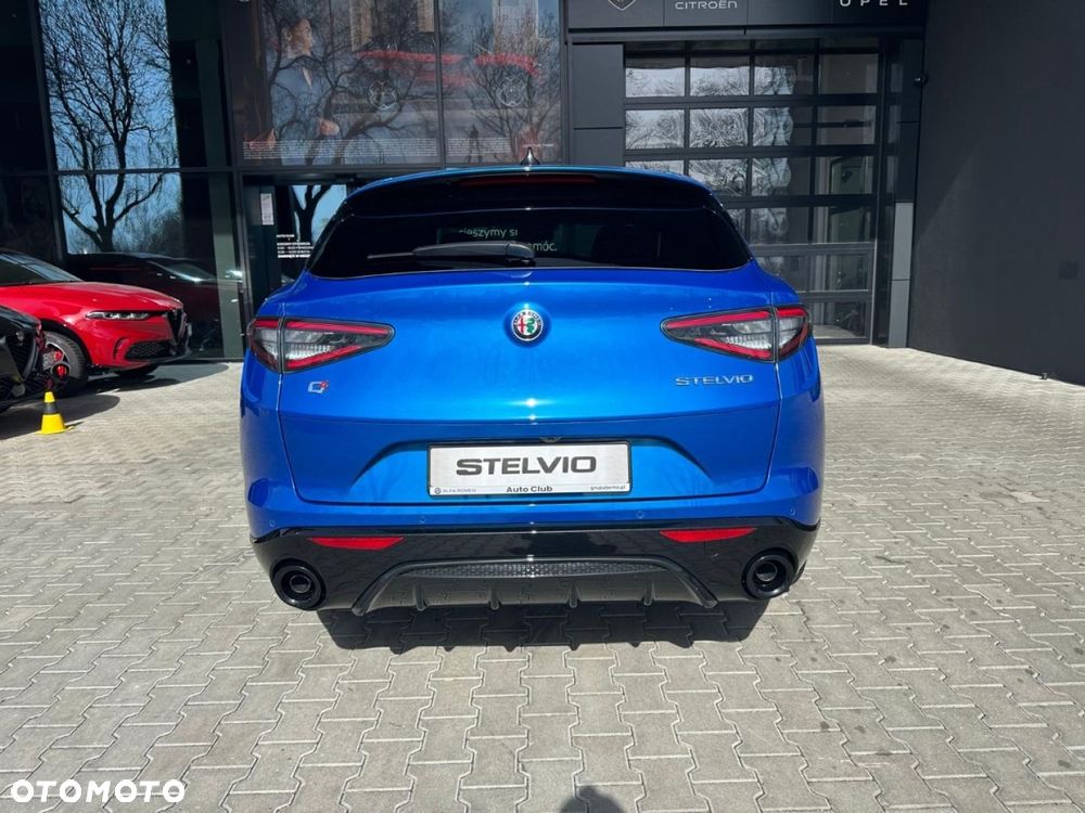 Alfa Romeo Stelvio - 8
