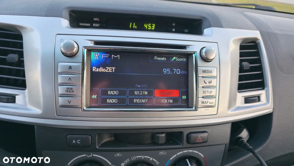 Toyota Hilux 2.5 D-4D SR - 10