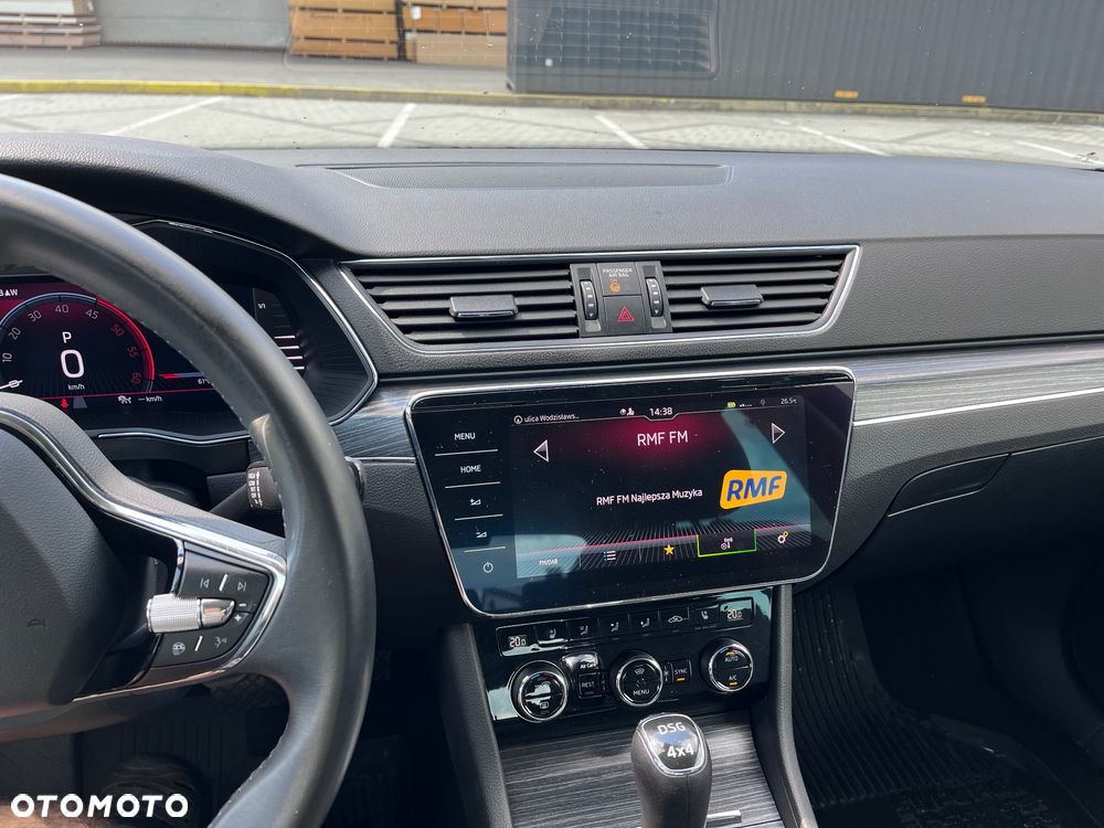 Skoda Superb 2.0 TDI DSG Premium Edition - 22