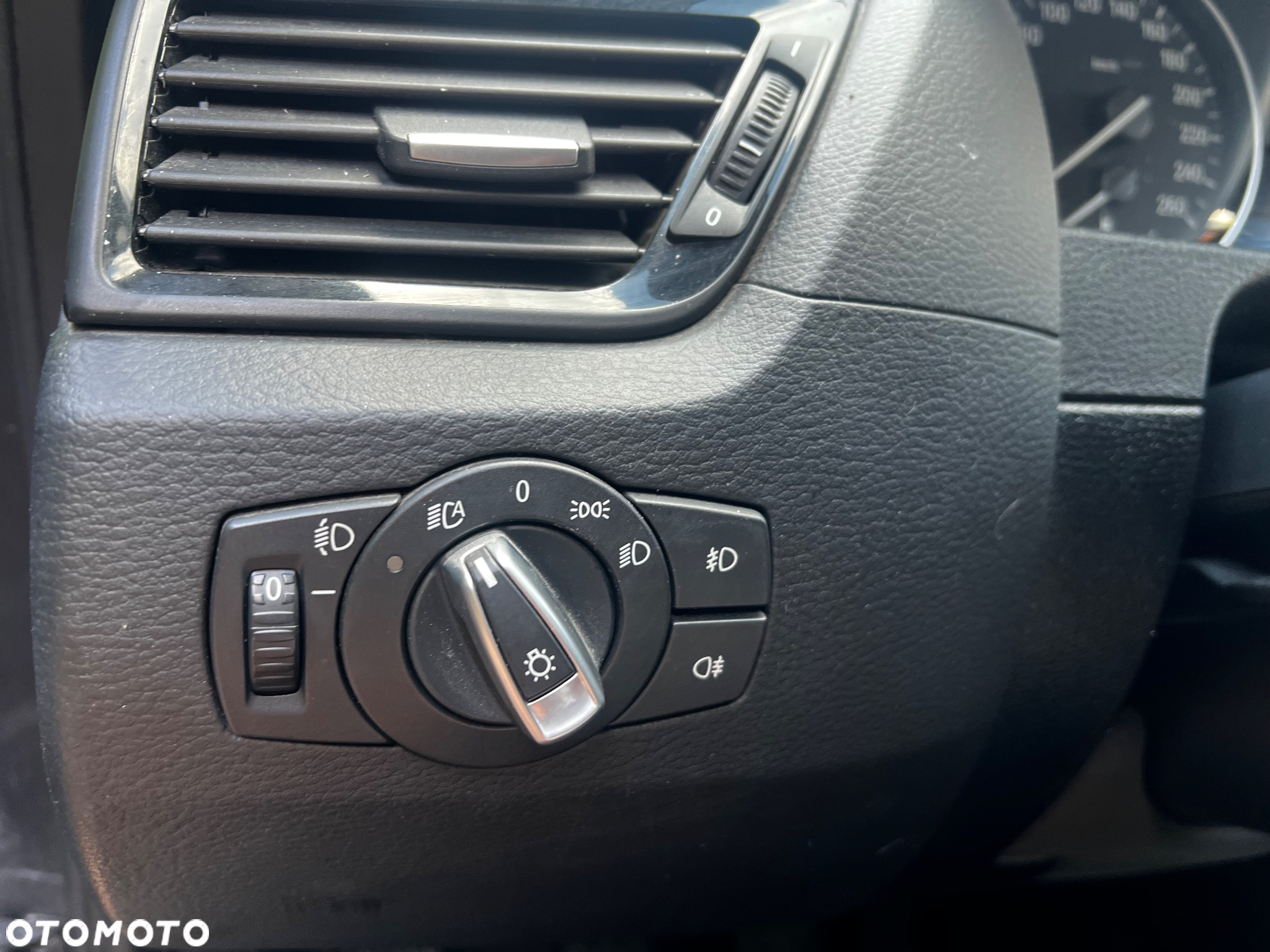 BMW X1 sDrive18d - 26
